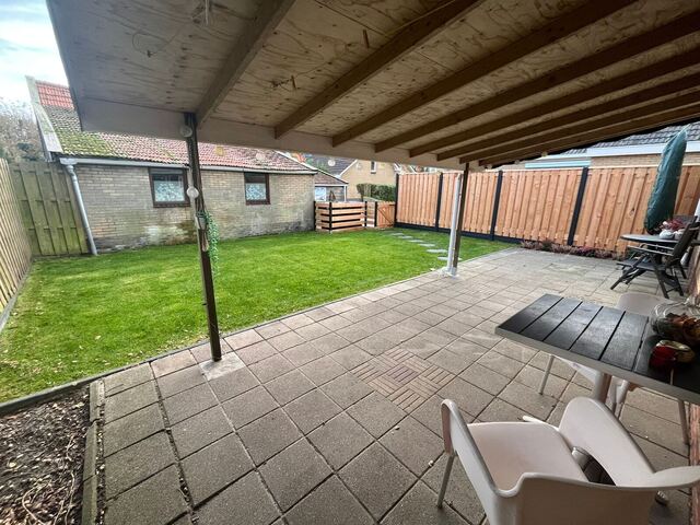 Overdekt terras en tuin