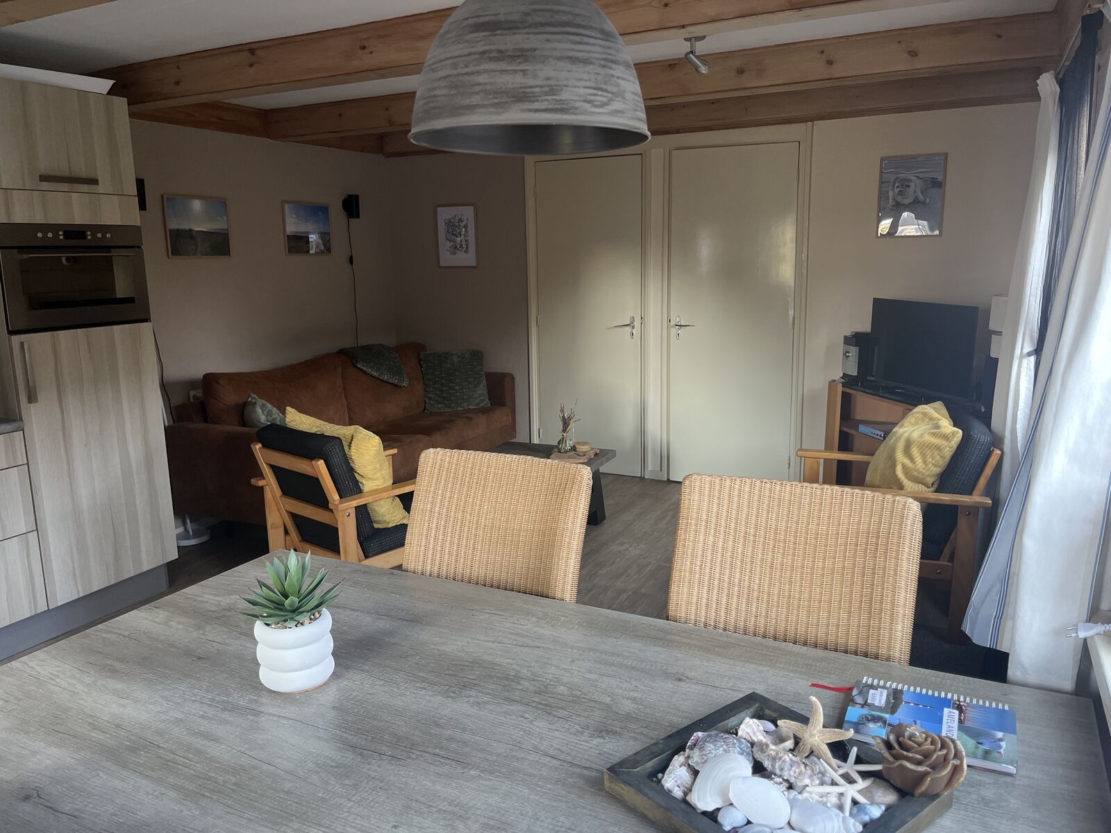 Woonkamer met eethoek