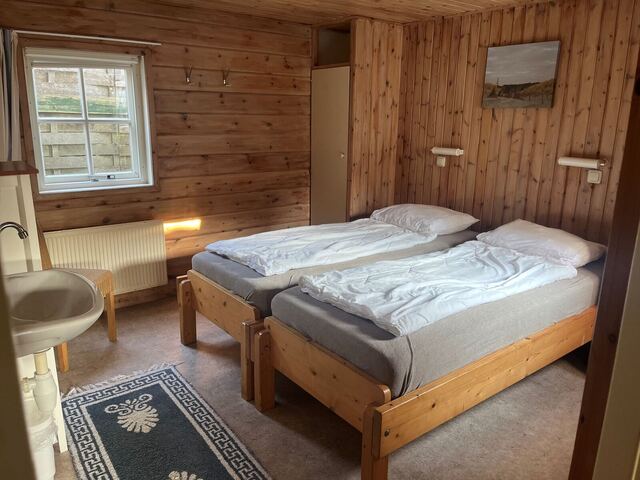 Slaapkamer met twee eenpersoonsbedden