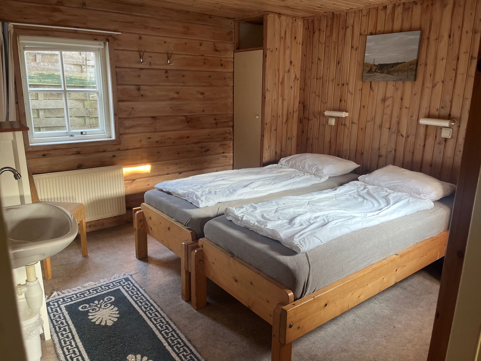 Slaapkamer met twee eenpersoonsbedden
